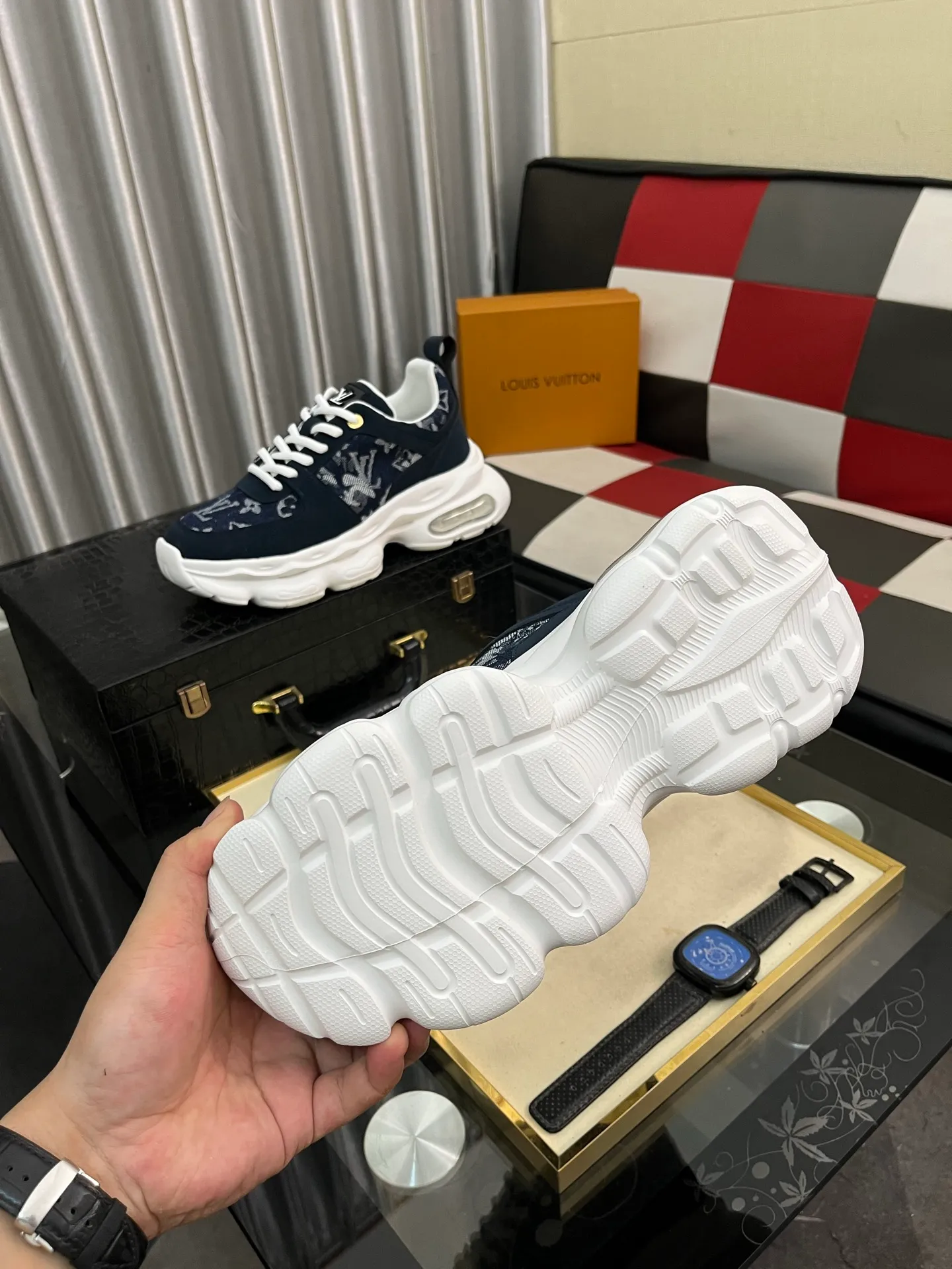 Men's shoes 💰458⌚️⌚️LV Louis Vuitton. The latest trendy casual shoes are popular in physical stores in sizes 38-44. New spring and summer comfortable imported custom original cowhide, unique jacquard fabric element design. Paired with sheepskin lining, Lv original bottom, [taiyang][taiyang] high-end packaging and high quality💪Details determine the quality, you can enter and leave the counter at will, welcome to compare🇮🇹